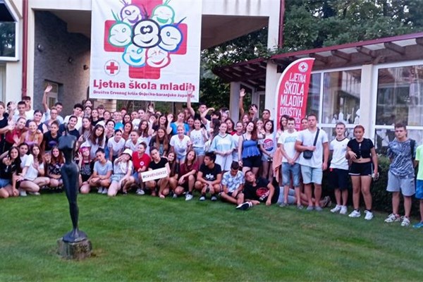 U programu Ljetne škole mladih Društva Crvenog križa Osječko-baranjske županije sudjeluju mlade raseljene osobe iz Ukrajine
